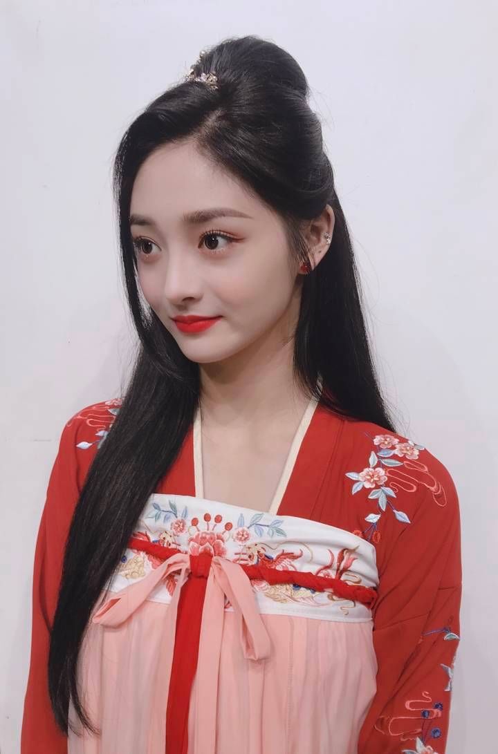 周洁琼:穿旗袍展现不一样的韵味