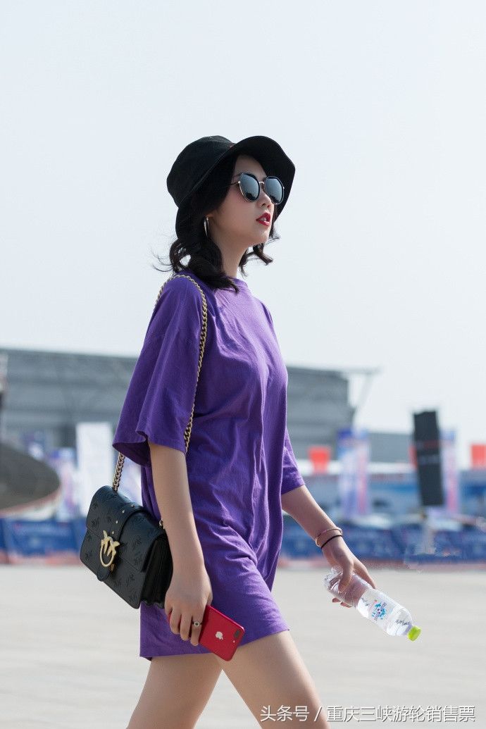 让你见识哈重庆女娃儿有好乖!重庆满大街的长腿妹子，不服来辩