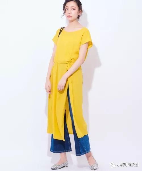 让洋装跟裤子的日系搭配取得视觉平衡，夏季女生时尚穿搭术介绍
