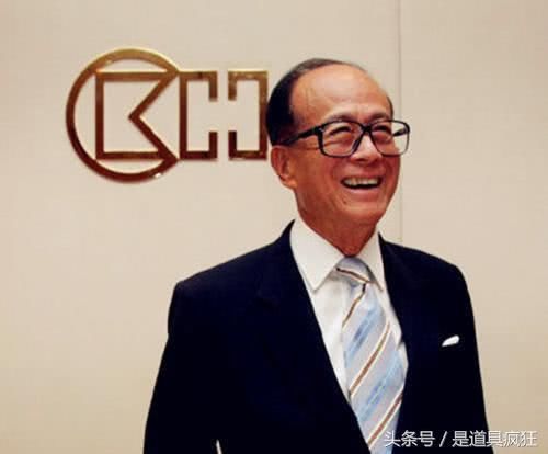 李嘉诚花4亿修建的庙，24K金造佛雕像，想进门有个特殊规定