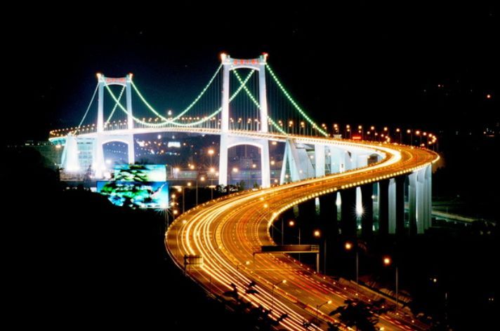  【悬浮】我国建桥技术到底有多牛？整座桥没有桥墩，悬浮在水上