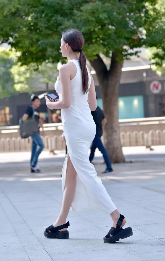 街拍:第一次发现欧美女性也能如此优雅!