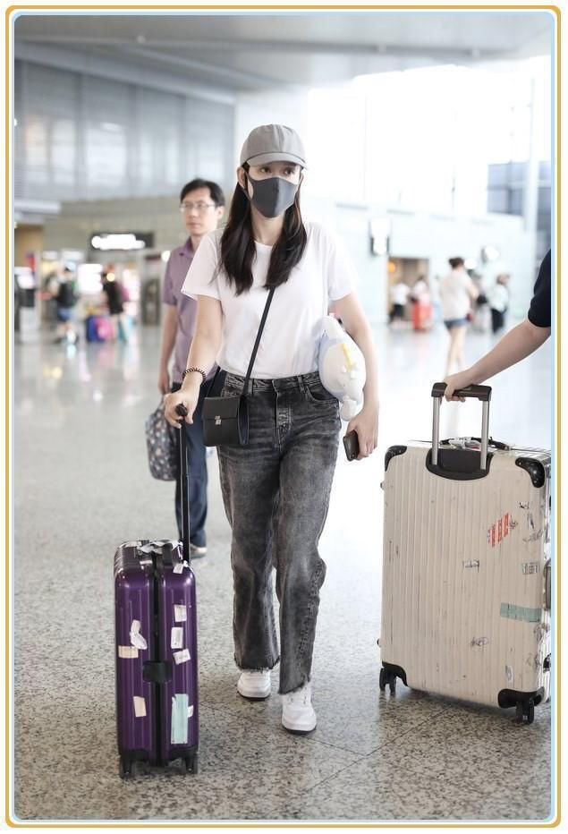 当106斤陈乔恩和86唐嫣同穿牛仔裤，网友：原来微胖的优势这么大