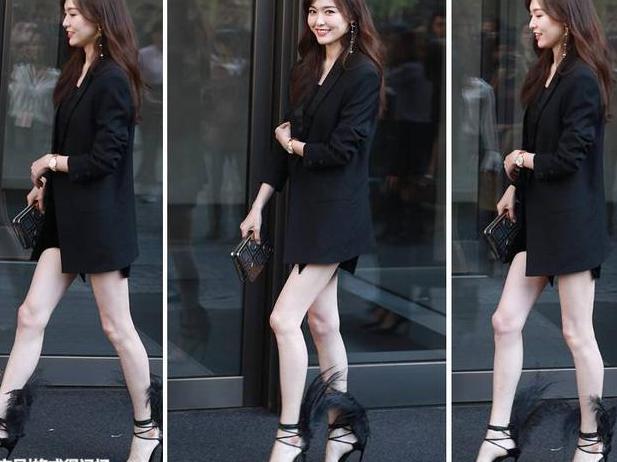 唐嫣又瘦了，穿超细的高跟鞋脚踩羽毛，网友：大长腿白如雪！