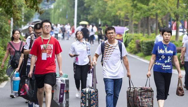  #留意#农民朋友要留意！进城务工后，以下3样东西别沾上，希望你