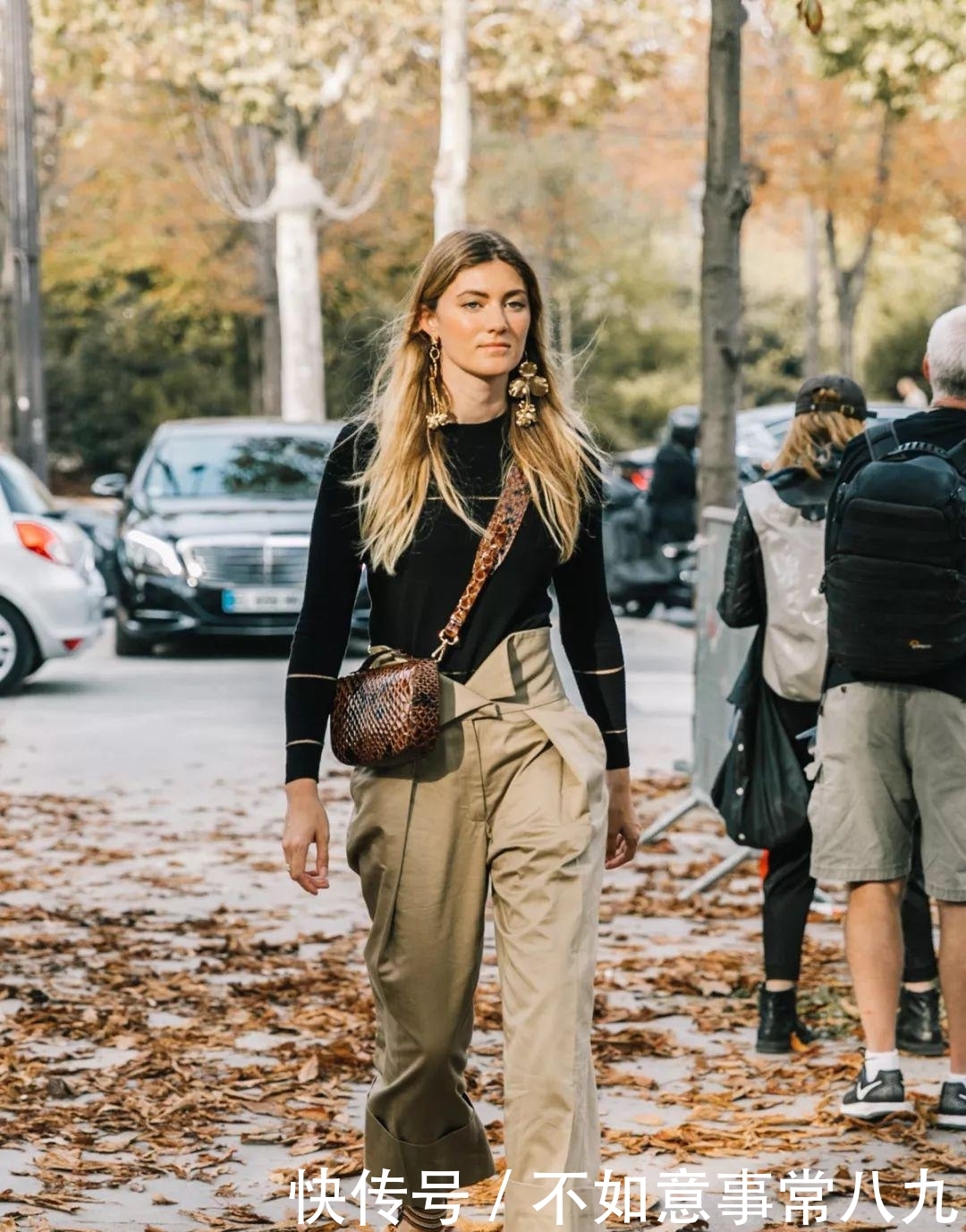 『卷裤脚』别再卷裤腿了,今年最流行的裤子长这样!!