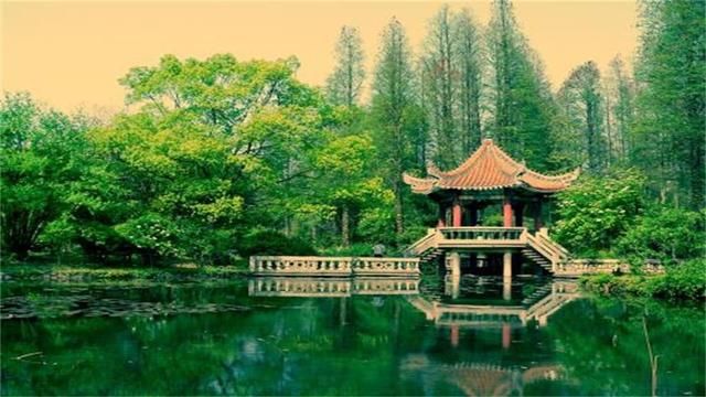 这个城市的位置最好，比广州有发展前景，连古都西安都比不上它