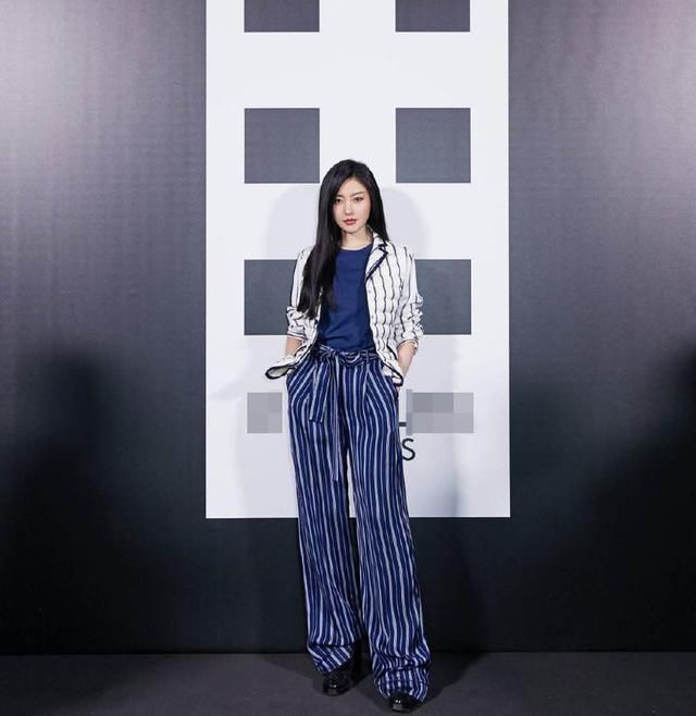 一双鞋如何轻松毁掉全身，看张天爱就知道了，网友：不敢往下看