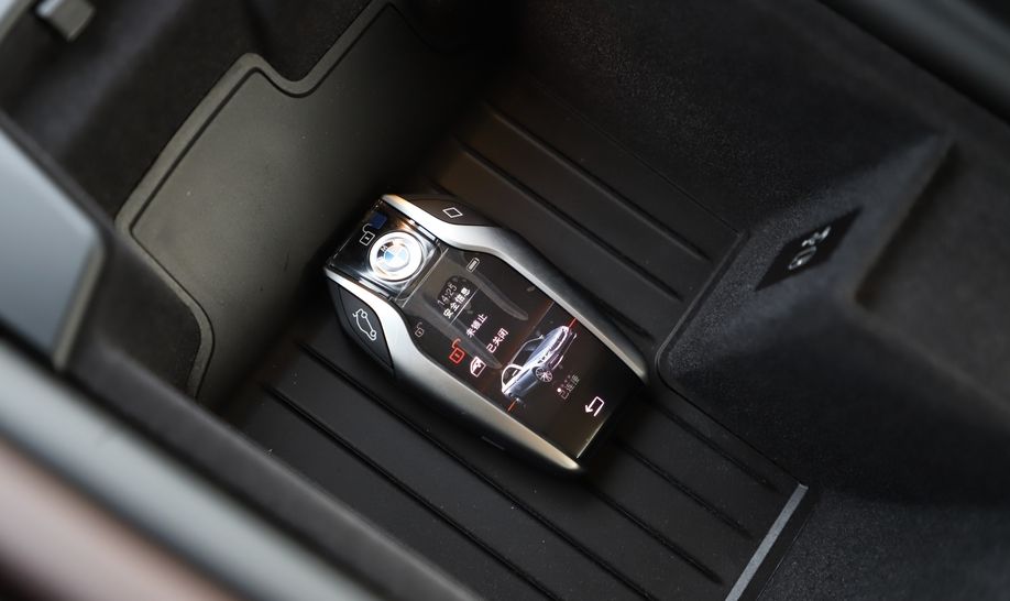 Le:送绿牌免购置税还有补贴? 试驾53.69万的宝马530Le 里程升级版