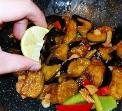 『鸡胸肉』好吃到飞起的东南亚家常香茅茄子,这样做0失败