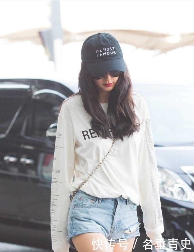  [穿搭]Angelababy火了，扎发造型配抹胸连衣裙苗条淑女，不像生过娃的人