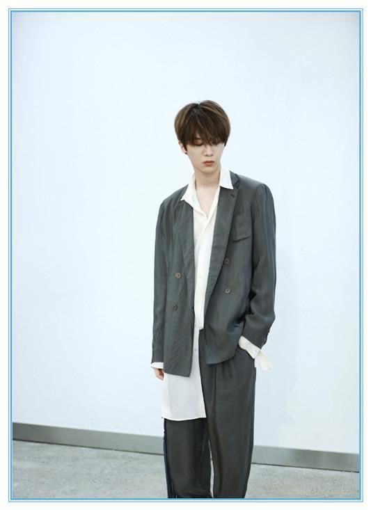 范丞丞疯了吧！这种发色也敢往头上染，网友：幸好你姐是范爷！