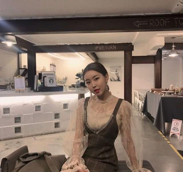  [显瘦]春季搭配：今春穿上“candy袖”，谁穿谁美，显瘦又时髦！