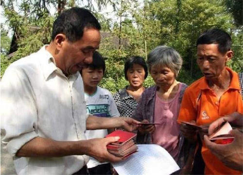 500万农村干部该笑醒了，以后村干部的工资财政发，堪比公务员