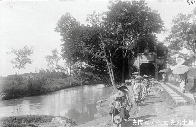  #民国时期#民国时期的四川成都平原，普通人生活困难，出行不方