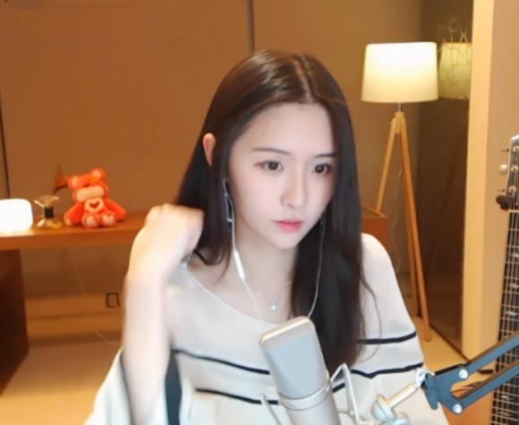 冯提莫再回应“会计门事件”，宋祖德再呼吁:封杀、滚出娱乐圈