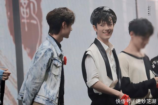 王一博跨年演唱会造型