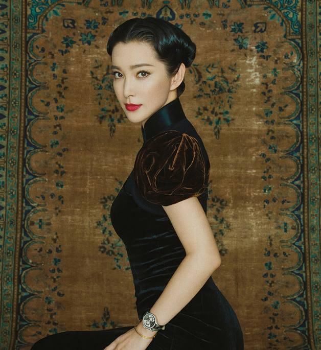 八大女星旗袍争艳，第七位秦岚穿上旗袍更是美得像一幅画