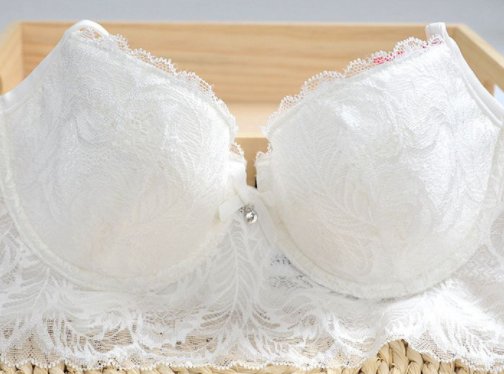 我的天!原来法国女人都爱穿这文胸，也太大胆了吧!简直辣眼睛