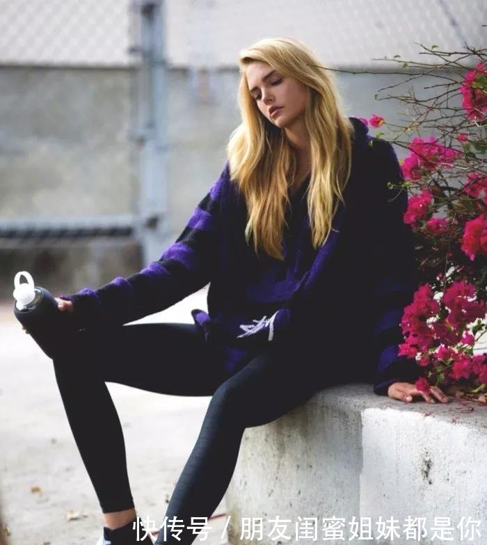 金秋时节，九分裤搭平底鞋，让你穿出时尚新高度