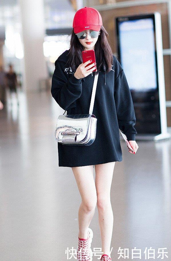 【 粉嫩】大幂幂粉嫩穿搭街头溜奶狗,性感的短裤U型裁剪美炸了,明星街拍