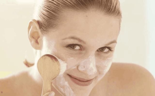 医生提醒:粗大毛孔像“筛子”, 坚持每天洗1种水,毛孔一小再小