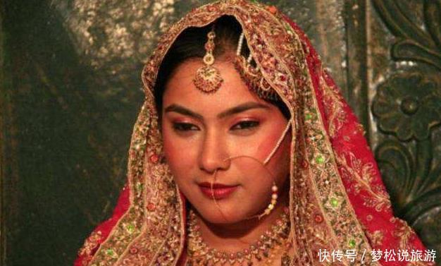 在印度游玩，不要盯着街道边那些戴鼻环的美女，更不要上前搭讪