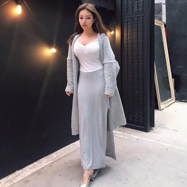 街拍：肤白貌美的小姐姐，图1妹子眼神灵动，眼睛会笑吗?