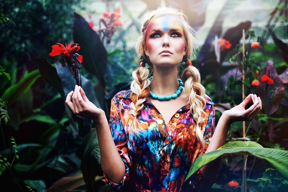 摄影是一种工具，她将自己的想象具象，并传递给他人