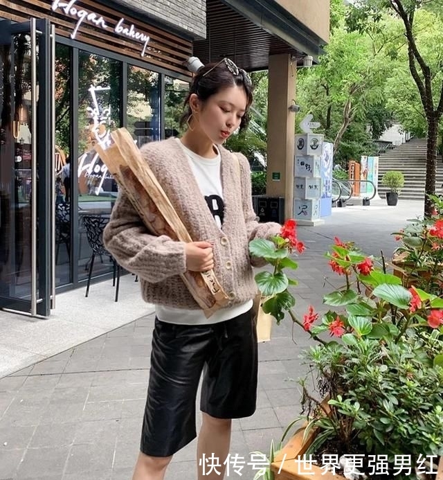 #质感好的白#嫌基础款白T恤太普通?那是你不会穿,这几招帮你穿出气质美