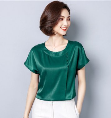 姐姐都45岁了就喜欢穿这样的小上衣，真别说，显得超年轻好美