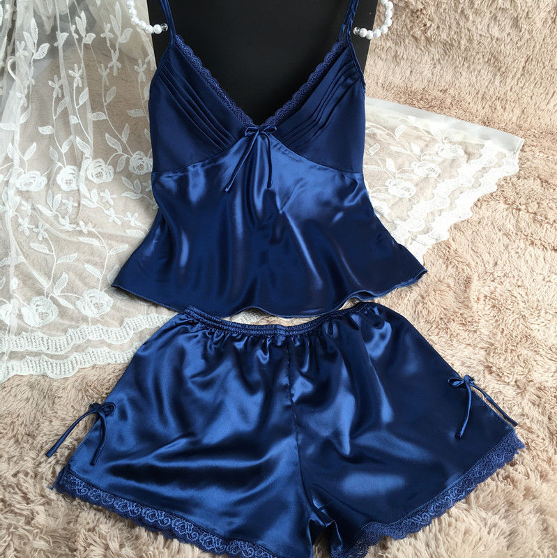 当女人睡衣这样选择后，你才知道她的魅力，性感撩人更清凉