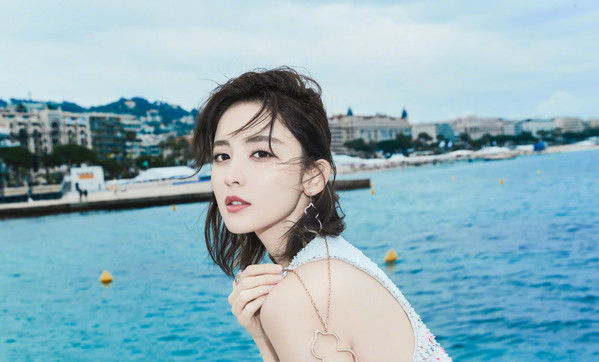 空气卷发安排起来!从杨幂、热巴到娜扎都爱到不愿意换的发型，原