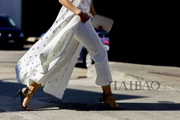 好看| 石原里美游香港穿这样!黑白单品永远不过时还用强调?