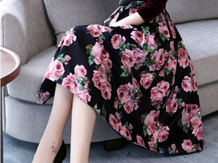 黑裤子扔了吧!听说70后女人都穿这,秋裙+高跟鞋,想不嫩都难