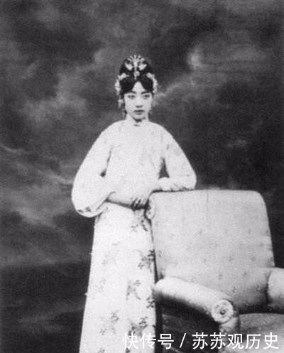 溥仪@爱照相的婉容, 留下这些生活照, 爱骑自行车会抽烟, 是普通女子!