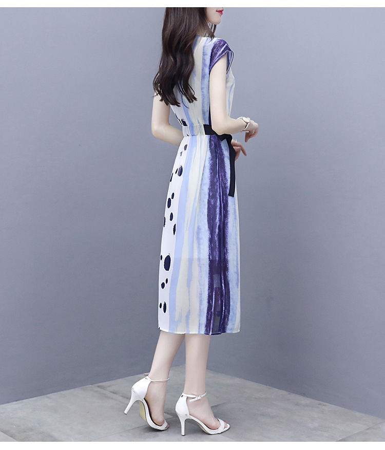 难怪老婆打底裤都扔掉，穿这今年主流这样的裙子，令男人神魂颠倒