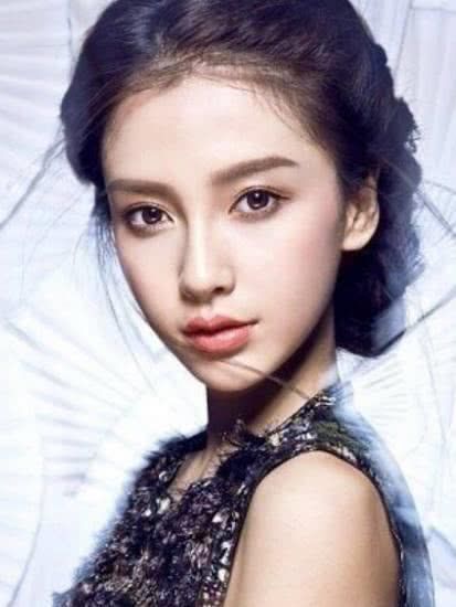 杨颖的5款发型，图2像邻家妹妹，图4成熟，最后一图最受她的喜爱