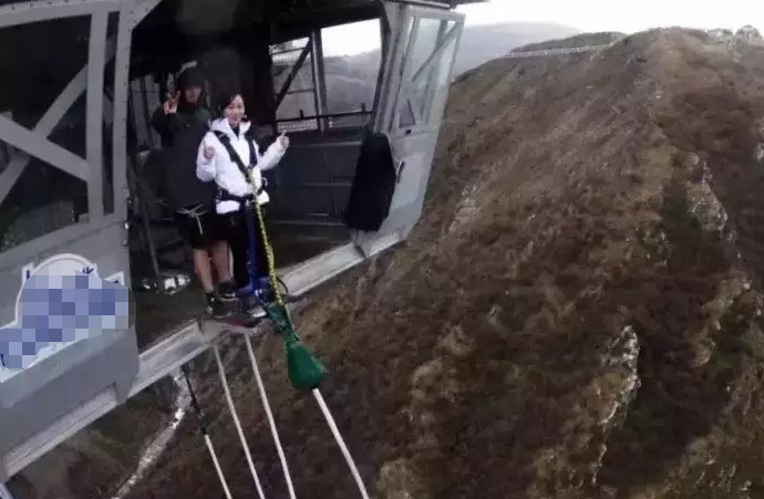 美女蹦极没绑绳身亡?纯属谣言！本尊已现身回应！