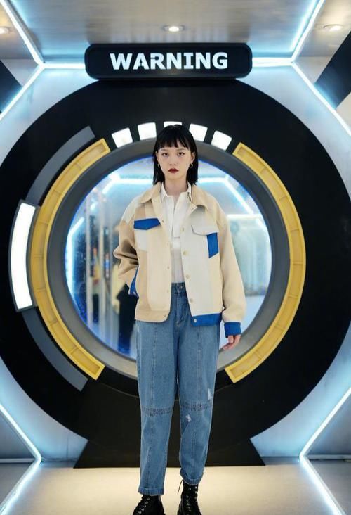  『凹出』纯色外搭太没新意？那就穿上新风尚拼色外套，凹出精致高雅格调