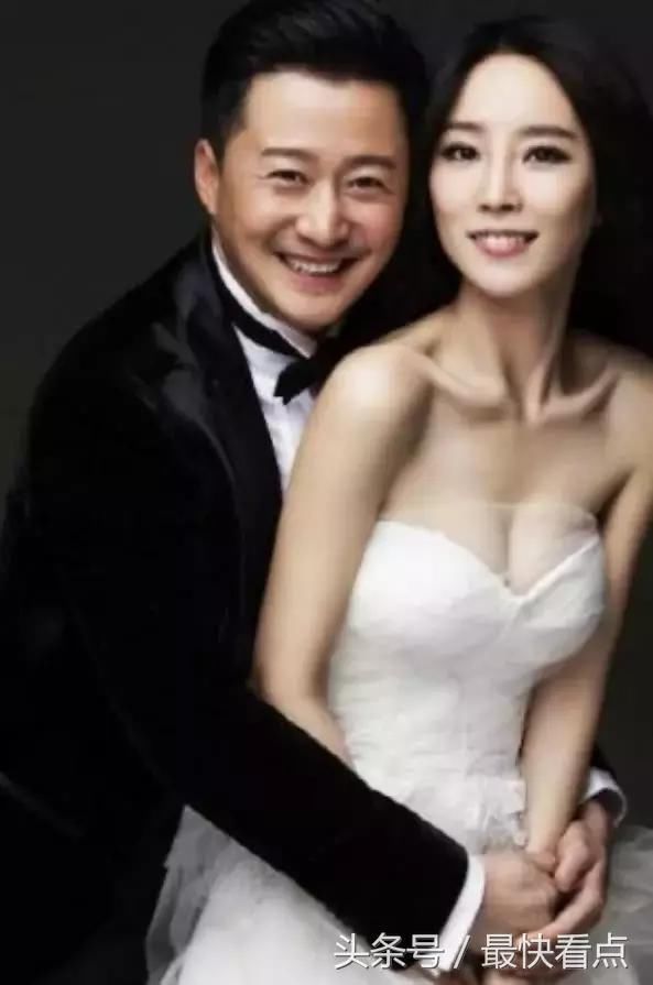 吴京更博幽默二字回应事件，黑白照不攻自破，网友：心态真好