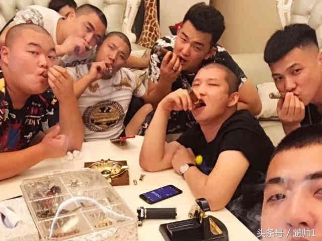 快手二驴诈骗已坐实虚假人气和粉丝给土豪点关注,网友:大快人心