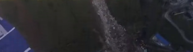 成昆铁路山体崩塌17人失联，网友：天灾怎么还没离开中国！