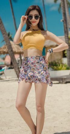 时尚穿搭：凹凸有致的泳衣美女，黄色青春活力，红色性感优雅