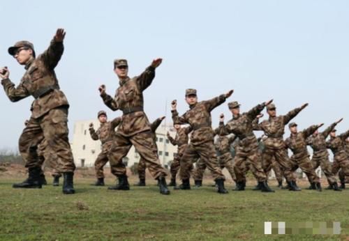  及格|部队里手榴弹扔多少米才算及格？30米？50米？难度其实比想