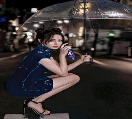 迪丽热巴穿蓝色旗袍