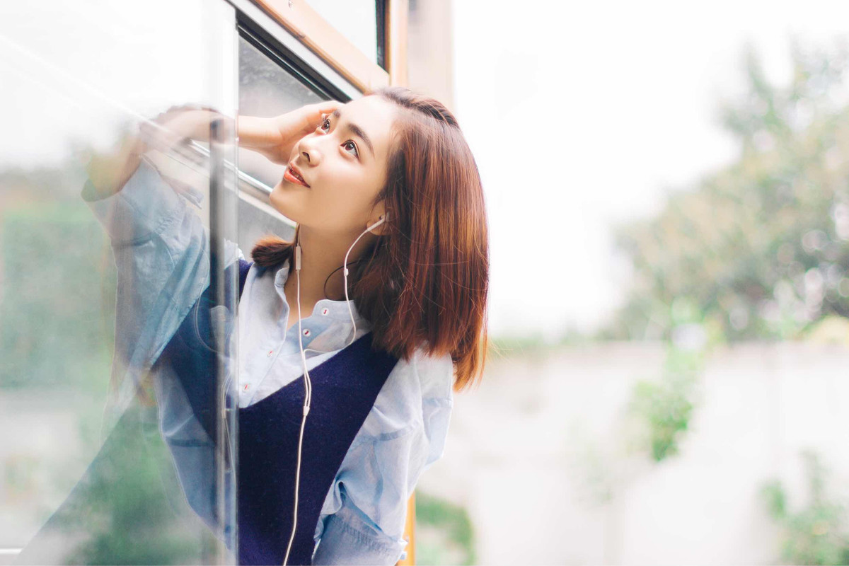 漂亮的素颜短发女孩文艺范写真