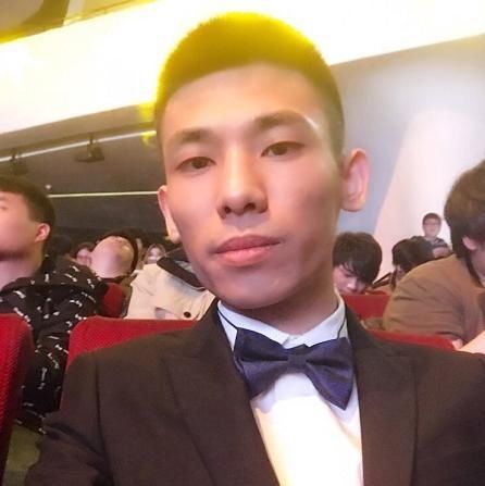 斗鱼官方力捧新一姐! 人气超呆妹, 收入超阿冷