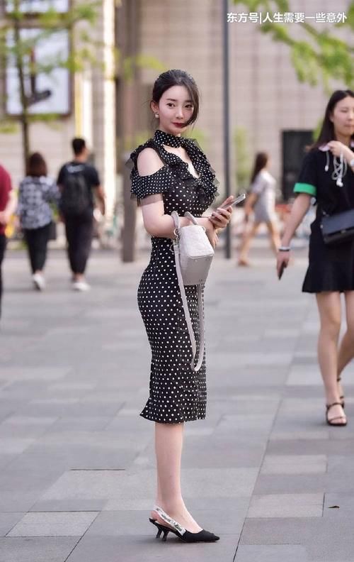 街拍路人：各种经典穿搭体现不同的时尚表现力，有腿有颜有气质！