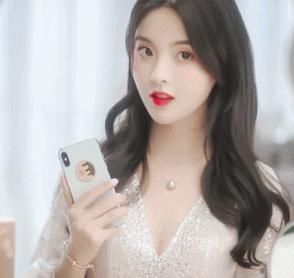 不少■杨超越又接新代言，造型精致身材却掉线，依旧是“季抛代言人”？